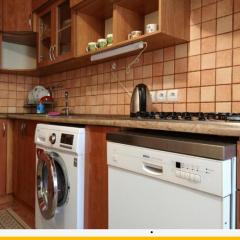 Трьохкімнатна квартира неподалік центру