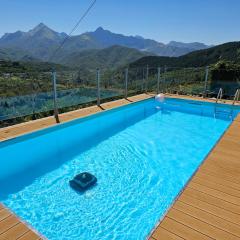 DA ERCOLE casa vacanze di lusso con giardino, piscina e idromassaggio.