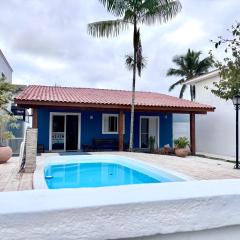 Casa em condomínio a 600m da praia de Pernambuco ideal para família