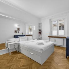 Warsaw Heartline Apartment by BookingHost