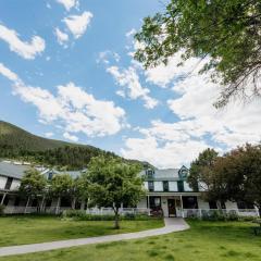 Chico Hot Springs Resort