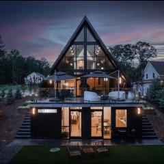 Midnight Raven Lake House - luxury a-frame w boat
