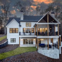 Lakeside Haven with Gourmet Kitchen