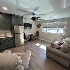 Cozy Couples Retreat 10 minutes to Beach & Downtown