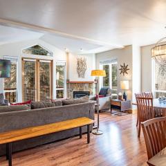 Snow Star Skylight - 3BD 3BA - Hot Tub, Gym, Walk to Ski!