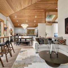 Treehouse Cabin Hot Tub Sauna Game Room