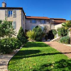 Grand Gîte au cœur du village avec jardin