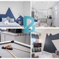 Four Bedroom House by Brookland Stays Serviced Accommodation Short Lets Manchester with Free WiFi