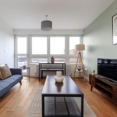 High-End 2 Bed Flat near Westfield London