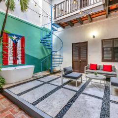 Colonial Villa Just Remodeled 2 floors Indoor Patio & Tub