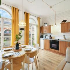 Rooftop Terrace Luxury 2BHK - Central London Stay