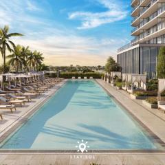 Coastal Apartment - Pool & Breezy Balcony