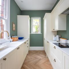 Elegant 2BDR Flat with Garden Access Putney