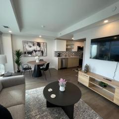 Large 1 BR downtown with lots of sunlight