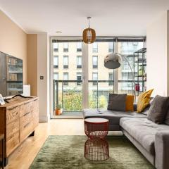 Stylish Greenwich Apartment with Balcony And River Views