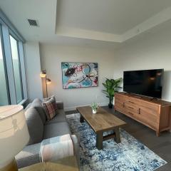 Downtown bright and modern 1 BR with 6 appliances
