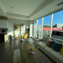 Spotless & Bright 1 BR downtown with private patio