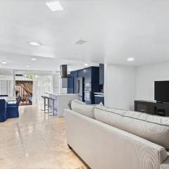 Bright Three-Bedroom Modern Apartment with Private Balcony