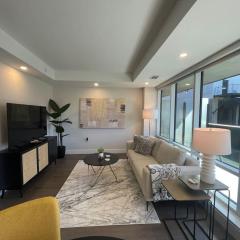 Downtown bright & cozy 1 BR with 6 appliances