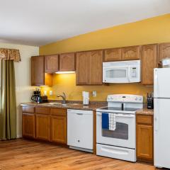 Oak-Lodge - Roundhouse Resort and Spa