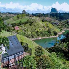 FORESTA 2 - Cabaña moderna con vista a la piedra