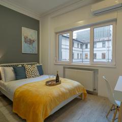 Modern 2-BR Flat near Cismigiu & Universitate - Balcony & Kitchen