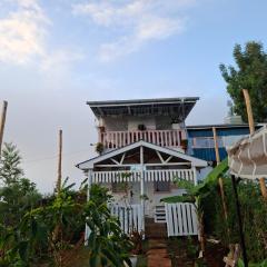 Elmadel Coffee Gardens 4Bed Rustic Wooden House