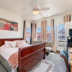 Sleek Studio Near Downtown LA • AC • WiFi • Snacks