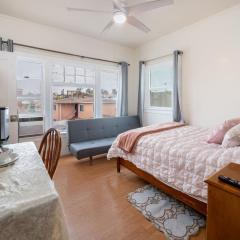 Comfy Studio Near Downtown LA with AC WiFi and Snacks