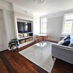 Oceanview Art Deco Retreat Next to Coogee Beach