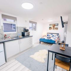 Modern Studio - Perfect for Work or Relaxation