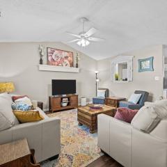 3 Bedroom Home with King Bed, Fenced Yard & Pool Table