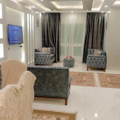 شقه كامله فاخره بجوار ممشى اهل زايد 3غرف وشرفه