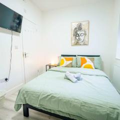 Cosy Cardiff Studio with Fast WiFi & Garden View