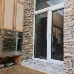 Центр, Євгена Коновальця, 3