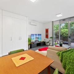 Tranquil 1-Bed Apartment with Courtyard, Pool, BBQ