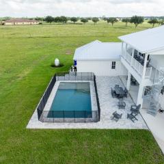 Family Retreat, Pool, Games & Farm Views, 10 Acres