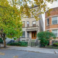 Walk to Wrigley Field! Townhouse with Pool Table