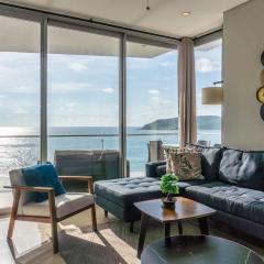 De lujo a pie de playa con vista directa al mar