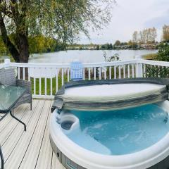 The Lakeside21 Caravan 8 berth with Hot tub at Tattershall Lakes