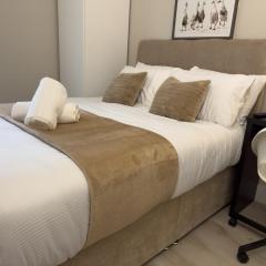 Contractor 6 bed all ensuite - Home