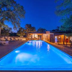 Terracotta Bliss Wimberley Retreat Sleeps 28