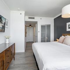 Contemporary King Studio in Coconut Grove includes Parking