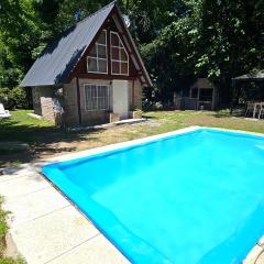 Casa con PILETA al borde del RIO