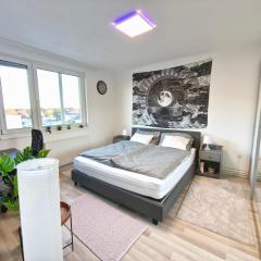 Big 1 Bedroom Apartment near Airport & City Center