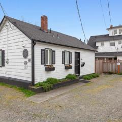 Downtown location Near the Beach Dog Friendly