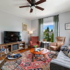 King Bed, Near DT and Best Restaurants, Pets OK!