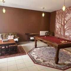 Gîte de Groupe 36 pers. à Louchy-Montfand avec Confort Inclus - FR-1-489-603