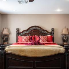 Tuscan Oasis: Elegance with Comfort. King Bed.