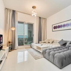 Peaceful 1BR with Balcony at Elite Residence Dubai